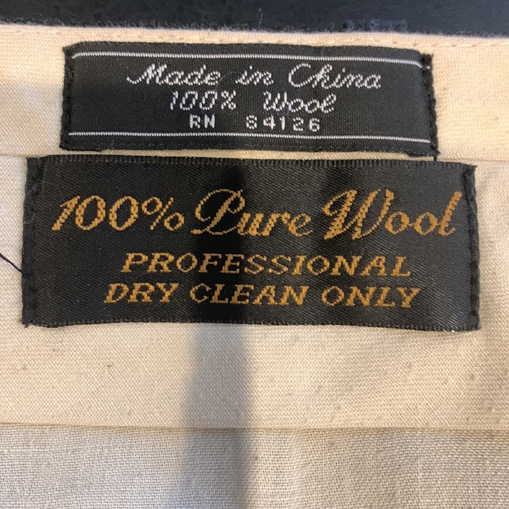 Black pinstriped mens dress pants 100% wool. Pleats in the front. - Picture 5 of 5